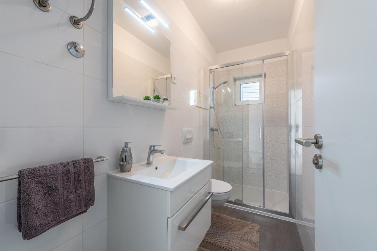 Holiday Home Bajlo Apartment With Three Bedrooms Zadar Exterior photo