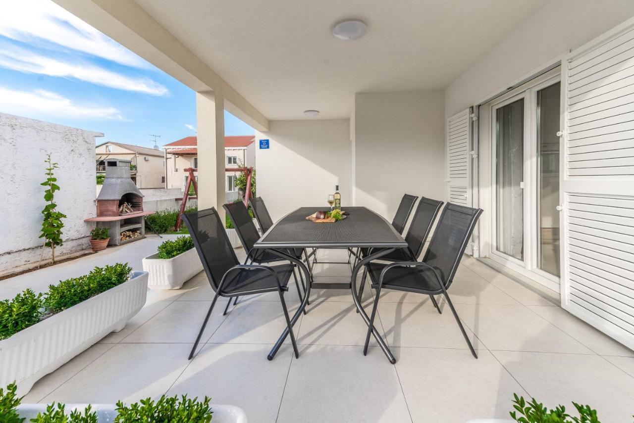 Holiday Home Bajlo Apartment With Three Bedrooms Zadar Exterior photo