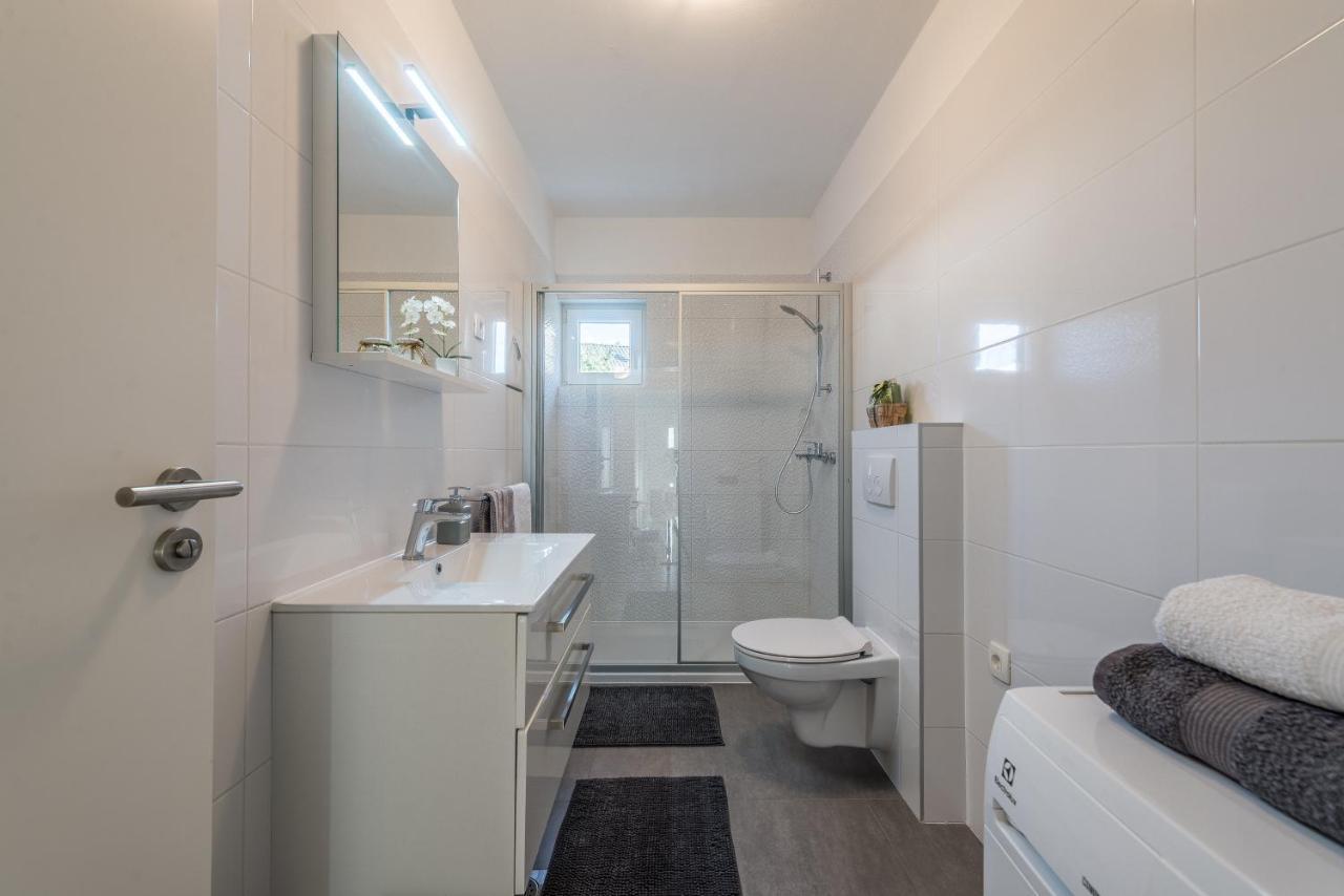 Holiday Home Bajlo Apartment With Three Bedrooms Zadar Exterior photo