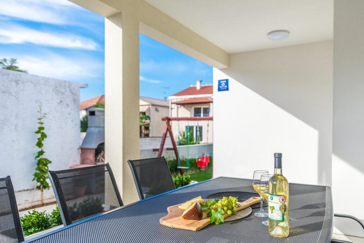 Holiday Home Bajlo Apartment With Three Bedrooms Zadar Exterior photo