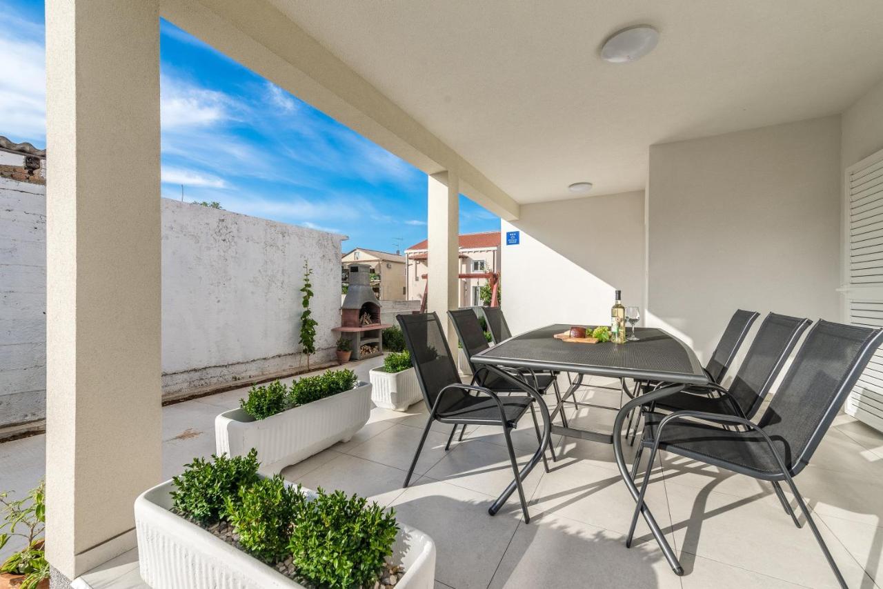 Holiday Home Bajlo Apartment With Three Bedrooms Zadar Exterior photo